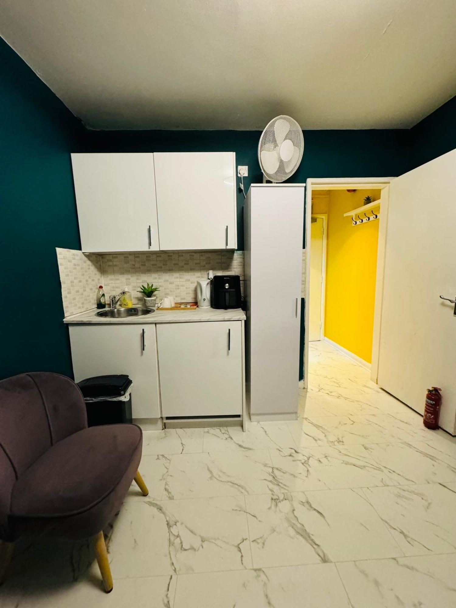 Private Studio Flat In City 1190 Лондон Екстер'єр фото